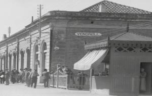 Un llibre recull la memòria de l’arribada del ferrocarril al Vendrell. EIX