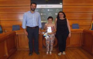 Una alumna de l’escola Sagrat Cor del Vendrell, guanyadora del concurs convocat amb motiu del Dia Mundial de l’Aigua. Ajuntament del Vendrell