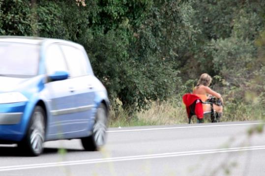 Una prostituta ofereix els seus serveis a la N-II, a Tordera. ACN