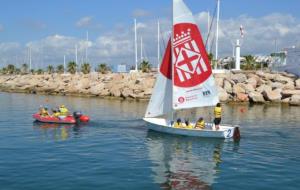 Usuaris de la Fundació Ave Maria participen en una jornada de navegació en vela adaptada. Ajuntament de Sitges