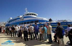 Viatge inaugural del ferri que pretenia unir Sitges amb Barcelona per mar. Eix