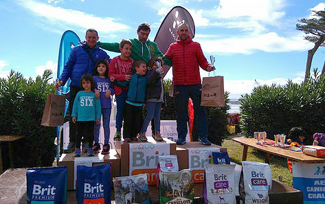 Víctor Peña al podi de la Cursa dels Colls. Eix