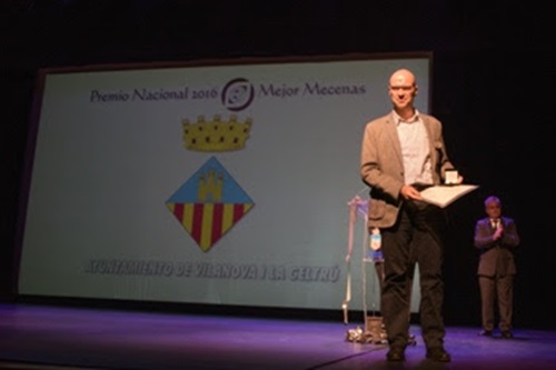 Vilanova rep el premi nacional al millor mecenes a la gala de la Confederació Espanyola de Fotografia. Ajuntament de Vilanova