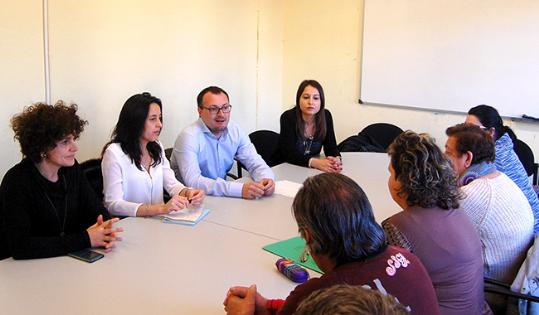 Visita a la ciutat, la diputada socialista Esther Niubó. Eix