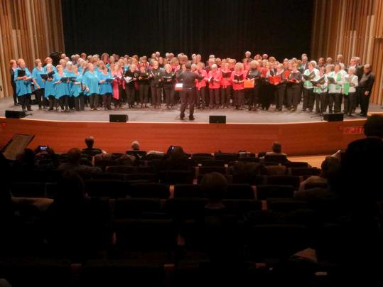 300 cantants participen a la segona trobada de corals de la gent gran del Garraf. CC Garraf