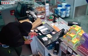 A presó un atracador per robar amenaçant amb un tornavís en una gasolinera i un supermercat de Segur de Calafell