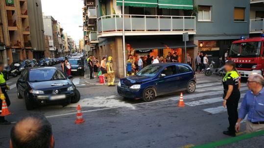 Accident de trànsit a la cruïlla entre el carrer Josep Coroleu i el carrer Recreo. EIX