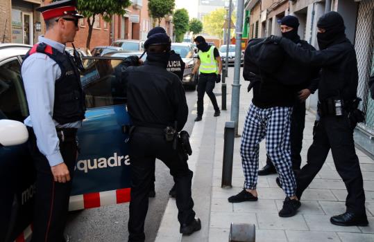 Almenys vuit detinguts en l'operació dels Mossos per vinculació o pertinença a DAESH. ACN