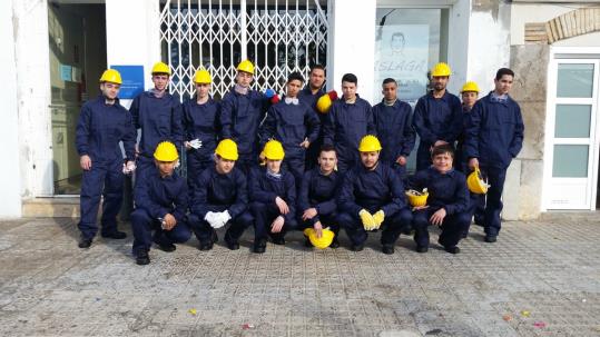 Alumnes de l'IMET restauren l'espai El Tint i la barca de la Confraria de Pescadors de Vilanova. Ajuntament de Vilanova