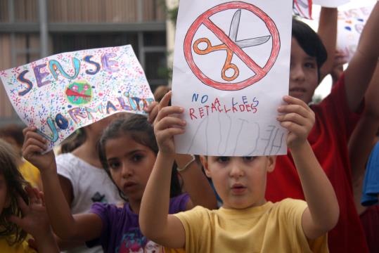 Alumnes de primària protesten contra les retallades en ensenyament. ACN / Bertran Cazorla