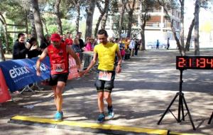 Arribada dels dos guanyadors de la prova de 25km.. Eix