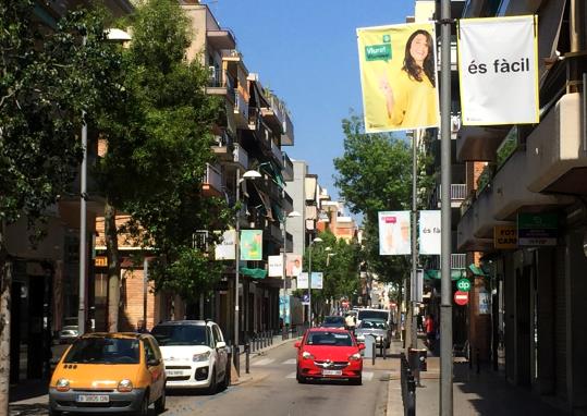 Banderoles de la campanya, viure a Vilanova és fàcil. Eix