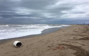 Calafell es planteja crear dunes per protegir la platja quan hi hagi temporals. Ajuntament de Calafell