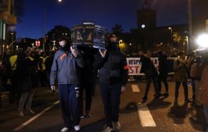 Centenars de policies es manifesten a Barcelona per reclamar “dignitat”, “respecte” i “seguretat”