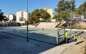 Comença la construcció del Cruyff Court a les pistes de les Roquetes. Ajt Sant Pere de Ribes