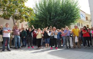 Concentració a les portes de l'Ajuntament de Cubelles