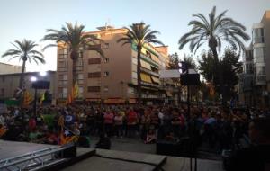 Concentracions multitudinàries a les portes dels ajuntaments del Penedès i Garraf  en suport al referèndum