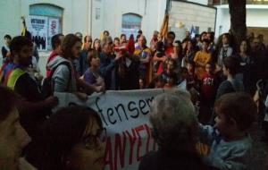 Concentracions multitudinàries a les portes dels ajuntaments del Penedès i Garraf  en suport al referèndum