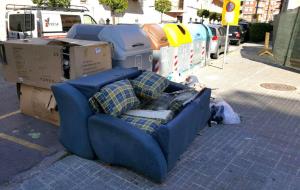 Contenedores en la calle Gaudí, un día de mayo de 2017