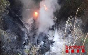 Crema un camió que transportava gasoil sense causar ferits a Guardiola de Font-rubí. Bombers