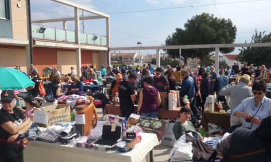 Cunit celebra el 12è Mercat d'intercanvi i segona mà amb una notable afluència de visitants. Ajuntament de Cunit