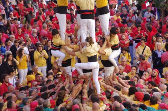 Descarregant el quatre de vuit, diumenge passat a la Diada de la Colla. Yoko