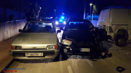 Detingut per conduir temeràriament sota els efectes de l’alcohol i les drogues i provocar un accident amb danys a Cunit. Mossos d'Esquadra