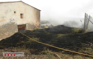 Detingut per robar una furgoneta i provocar dos accidents i un incendi en una masia 