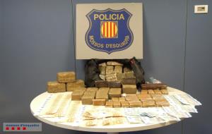 Detinguts cinc traficants a Vilanova amb 30 quilos d’haixix valorats en 45.000 euros en el mercat negre