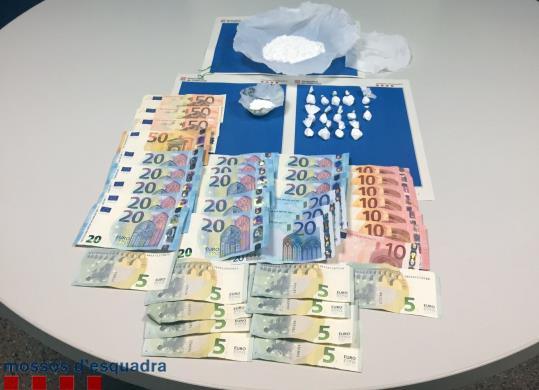 Detinguts dos traficants durant les festes de Santa Tecla a Sitges amb 54 grams de cocaïna. Mossos d'Esquadra