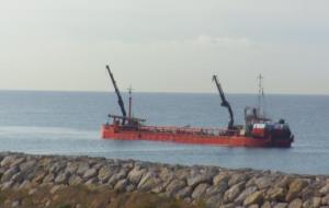 Dragatge. Ports de la Generalitat millora el calat d'accés al port de Vilanova i la Geltrú. Generalitat de Catalunya