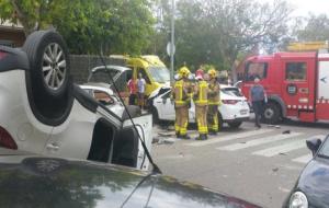 Dues persones ferides en un accident al nucli urbà a Vilanova