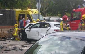 Dues persones ferides en un accident al nucli urbà a Vilanova