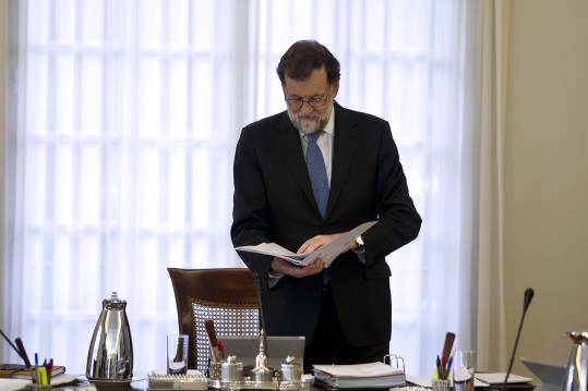 E president espanyol, Mariano Rajoy, presidint el Consell de Ministres extraordinari, el 27 d'octubre de 2017. La Moncloa