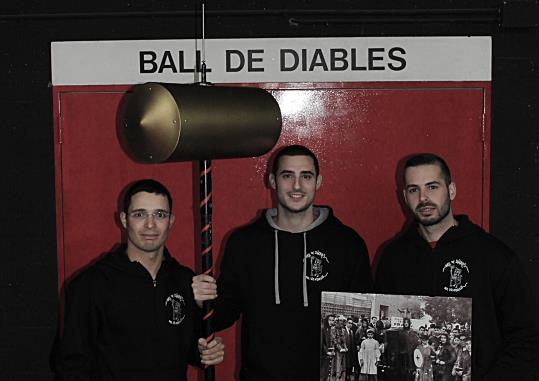 El Ball de Diables del Vendrell presenta la rèplica del ceptrot noucentista. EIX