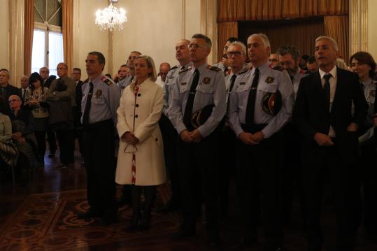 El calendari solidari dels Mossos amb les persones amb Alzheimer es fixa en catorze festes tradicionals catalanes. ACN