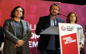 El candidat de Catalunya en Comú Podem, Xavier Domènech, juntament amb l'alcaldessa de Barcelona, Ada Colau, valora el resultats de les eleccions. ACN
