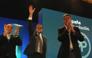 El candidat del PPC a la presidència de la Generalitat, Xavier Garcia Albiol, i el president del govern espanyol, Mariano Rajoy, al míting final. ACN