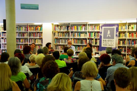 El Club de Lectura de la Biblioteca Pública Terra Baixa del Vendrell celebra 15 anys. EIX