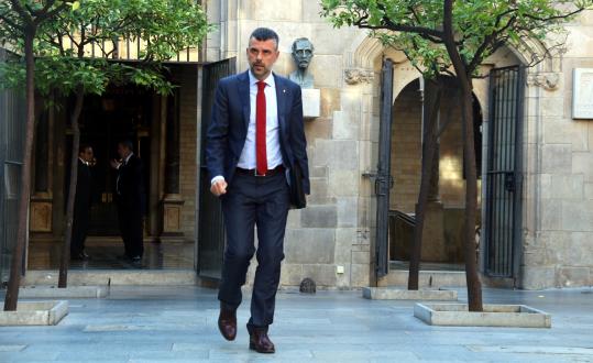 El conseller d'Empresa i Coneixement, Santi Vila, entrant a la reunió del Consell Executiu del 10 d'octubre del 2017. ACN