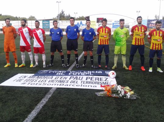 El FC Vilafranca fa un sentit homenatge a Pau Pérez, assassinat al seu vehicle arran dels atemptats. Ramon Filella