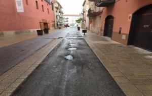 El mal estat dels carrers del nucli antic de Vilanova. Jordi Martínez