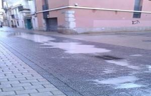 El mal estat dels carrers del nucli antic de Vilanova