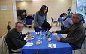 El menjador social de Vilanova atén una mitjana de 46 persones cada dia. Míriam de Lamo