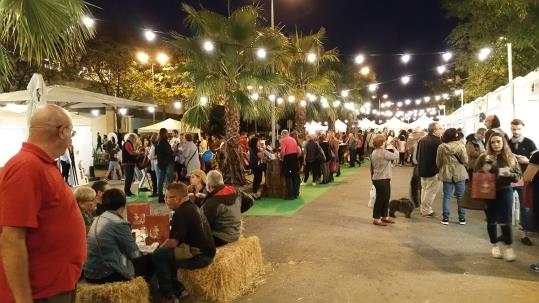 El nou format del Mercat del Cava i Tapa de Sant Pere de RIbes agrada als visitants. Ajt Sant Pere de Ribes