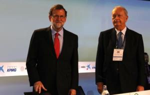 El president del govern espanyol, Mariano Rajoy, i el president del Cercle d'Economia, Juan José Bruguera, durant la cloenda de les jornades 