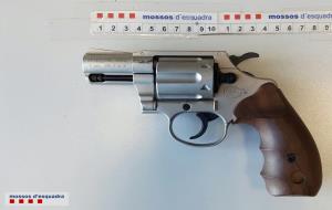 El revòlver calibre 380 decomissat als quatre assaltants de Cunit