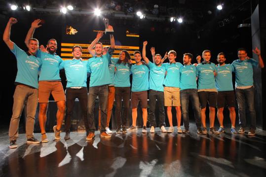 El sènior de l’AB Vendrell guardonat a la festa del bàsquet català . Eix