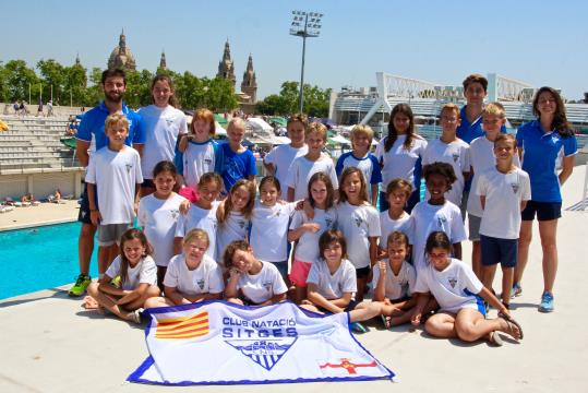 Els benjamins del Club Natació Sitges a la Final Relleus. Eix