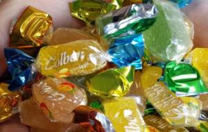 Els caramels de les cavalcades de Reis a Calafell són sense gluten. Ajuntament de Calafell